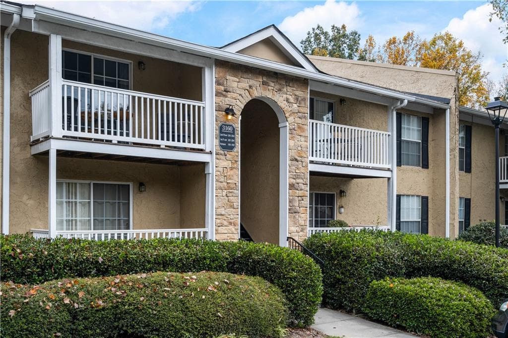 1 bedroom, 1 bathroom, 625 sq ft condominium sold at 3160 Seven Pines Court 204, Atlanta, GA 30339