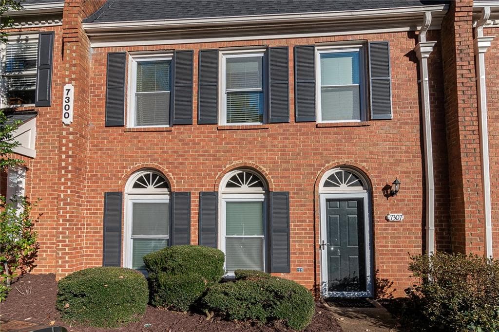 2 bedroom, 3 bathroom, 1,830 sq ft townhouse sold at 7307 Saint Charles Square, Roswell, GA 30075