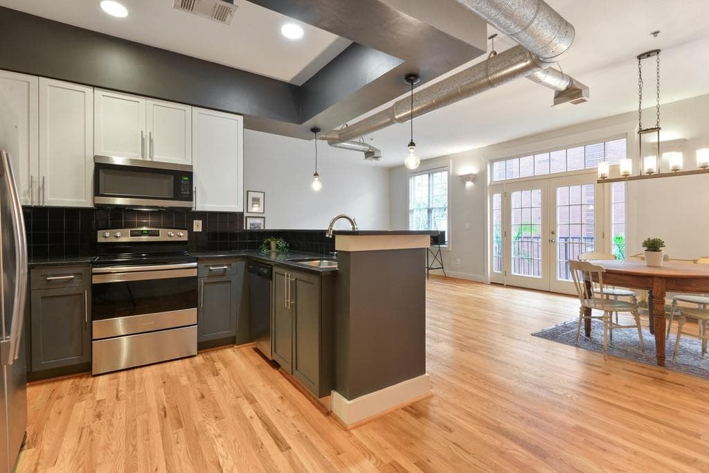1 bedroom, 1 bathroom, 907 sq ft condominium sold at 1029 Piedmont Avenue 303, Atlanta, GA 30309