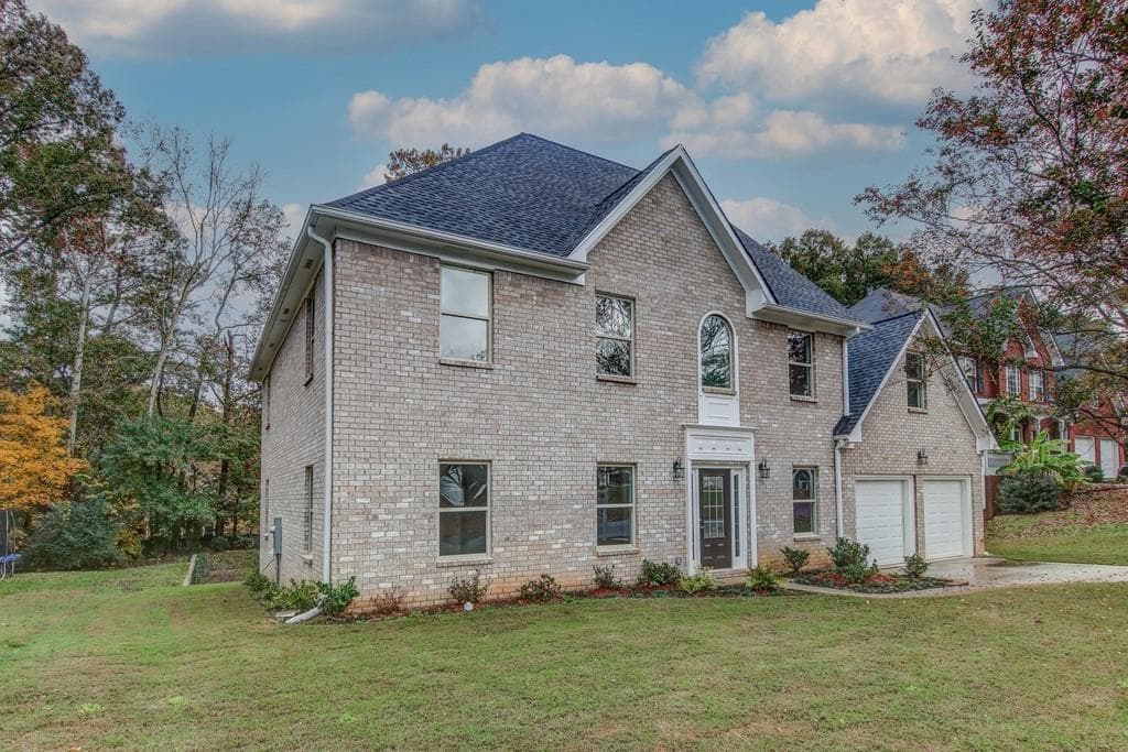 7 bedroom, 4 bathroom, 4,200 sq ft single family residence sold at 3225 Golfe Links Drive, Snellville, GA 30039