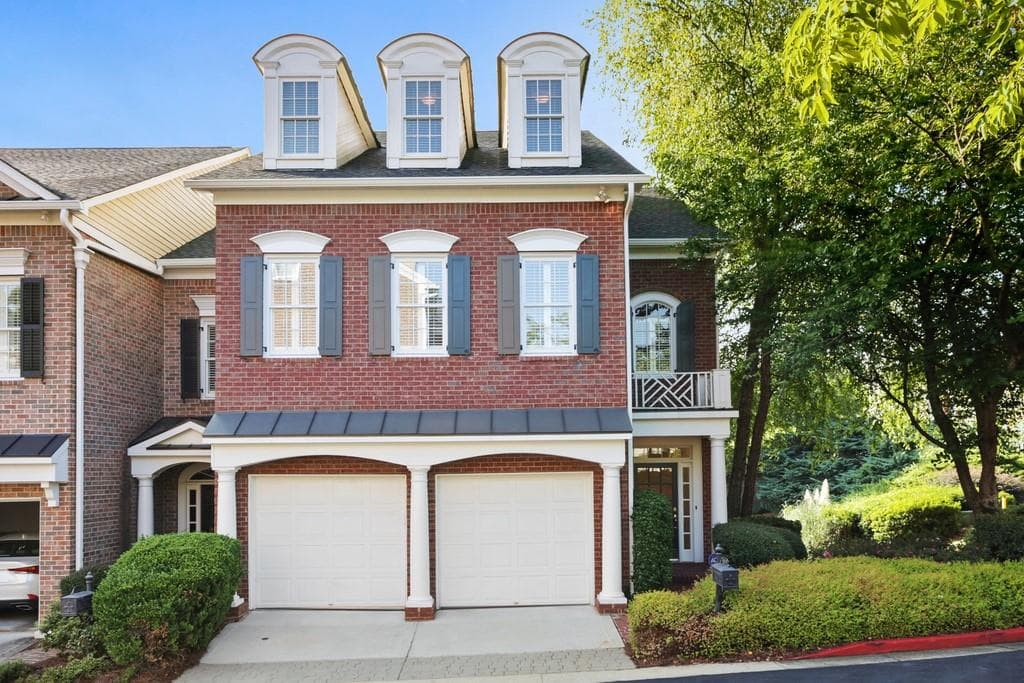 3 bedroom, 3 bathroom, 3,123 sq ft townhouse sold at 4649 Ivygate Circle, Atlanta, GA 30339