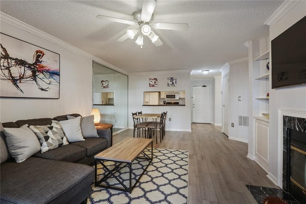 1 bedroom, 1 bathroom, 696 sq ft condominium sold at 3655 Habersham Road B152, Atlanta, GA 30305