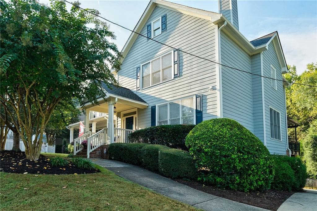 3 bedroom, 3 bathroom, 2,400 sq ft single family residence sold at 2150 La Dawn Lane, Atlanta, GA 30318