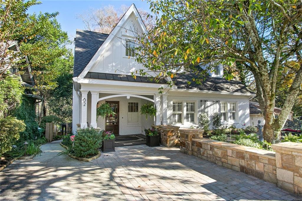 6 bedroom, 4 bathroom, 3,400 sq ft single family residence sold at 82 Park Circle, Atlanta, GA 30305