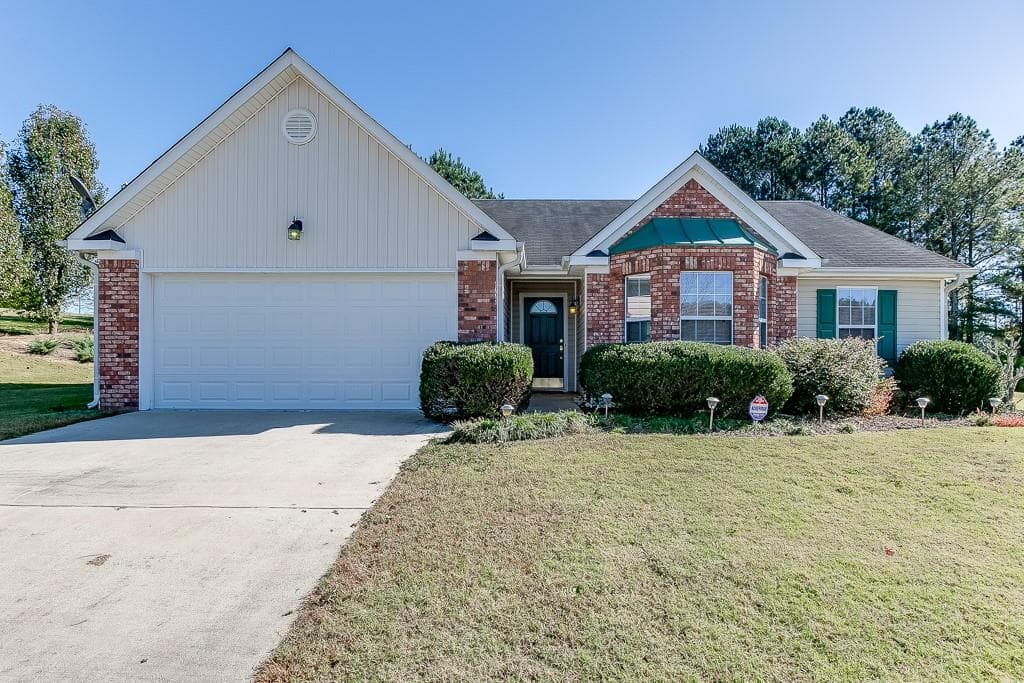 3 bedroom, 2 bathroom, 1,636 sq ft single family residence sold at 1133 Ozora Farms Court, Loganville, GA 30052