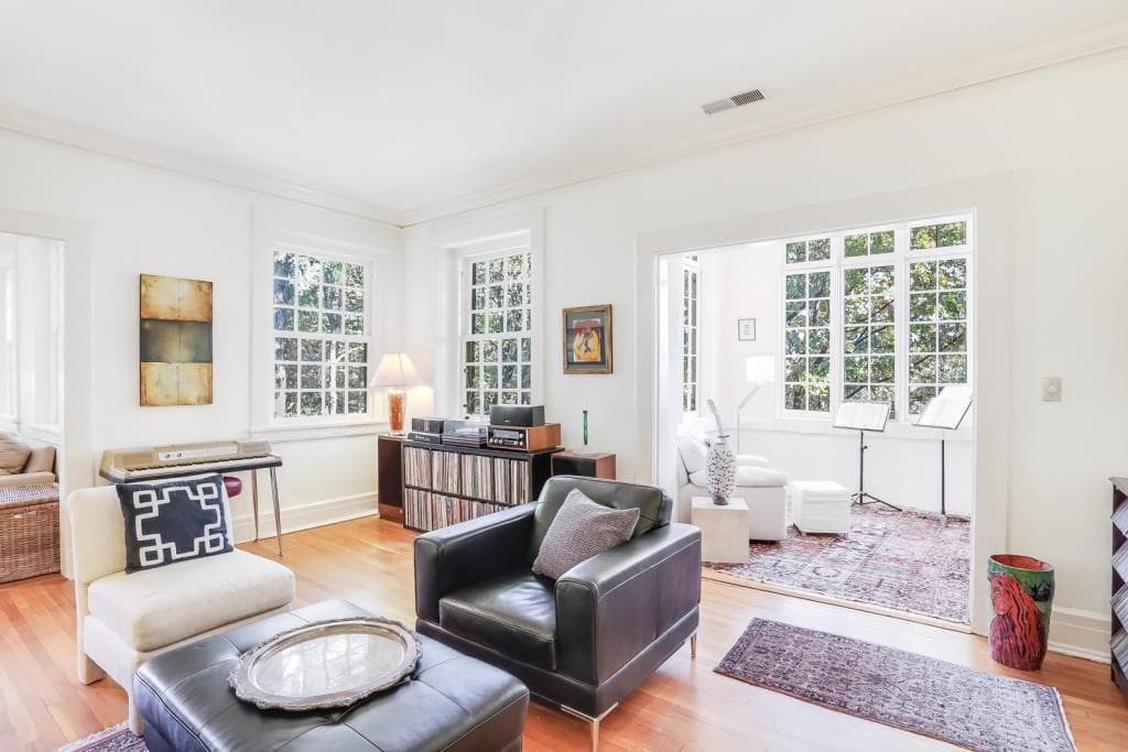 2 bedroom, 2 bathroom, 1,489 sq ft condominium sold at 1 S Prado 10, Atlanta, GA 30309
