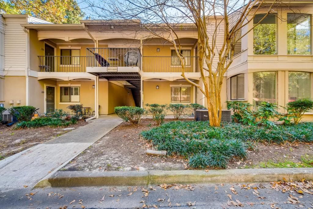 3015 Wingate Way, Sandy Springs, GA 30350 — most recent listing photo