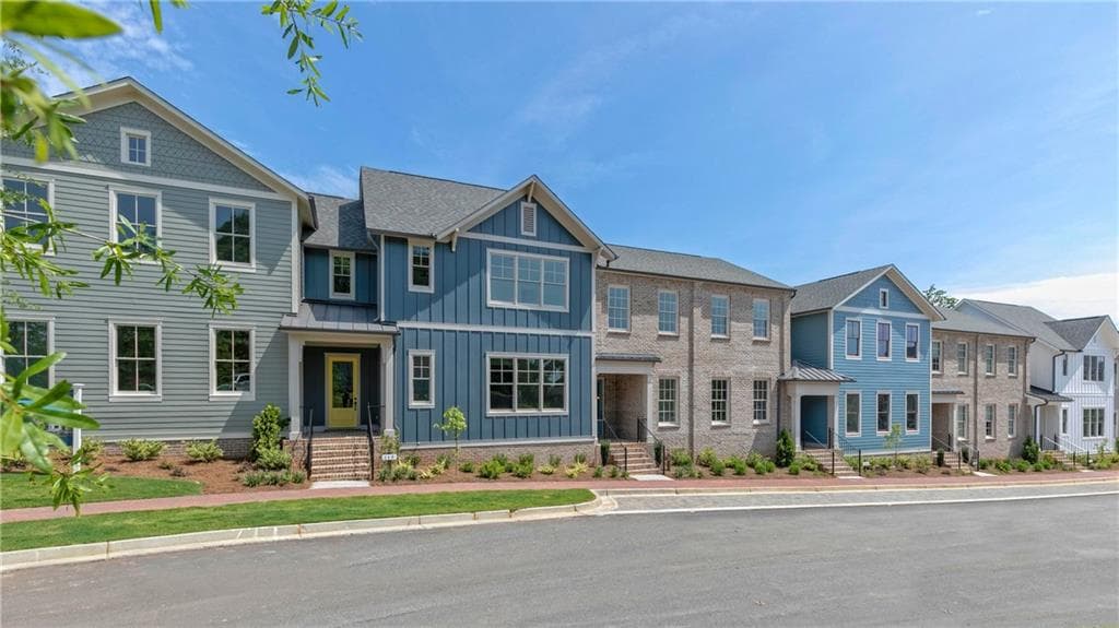 135 Maplewood Drive 4, Roswell, GA 30075 — most recent listing photo