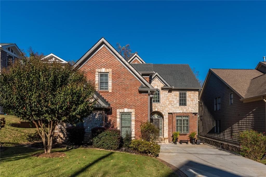 6 bedroom, 5 bathroom, 5,040 sq ft single family residence sold at 3241 Lynwood Drive, Brookhaven, GA 30319