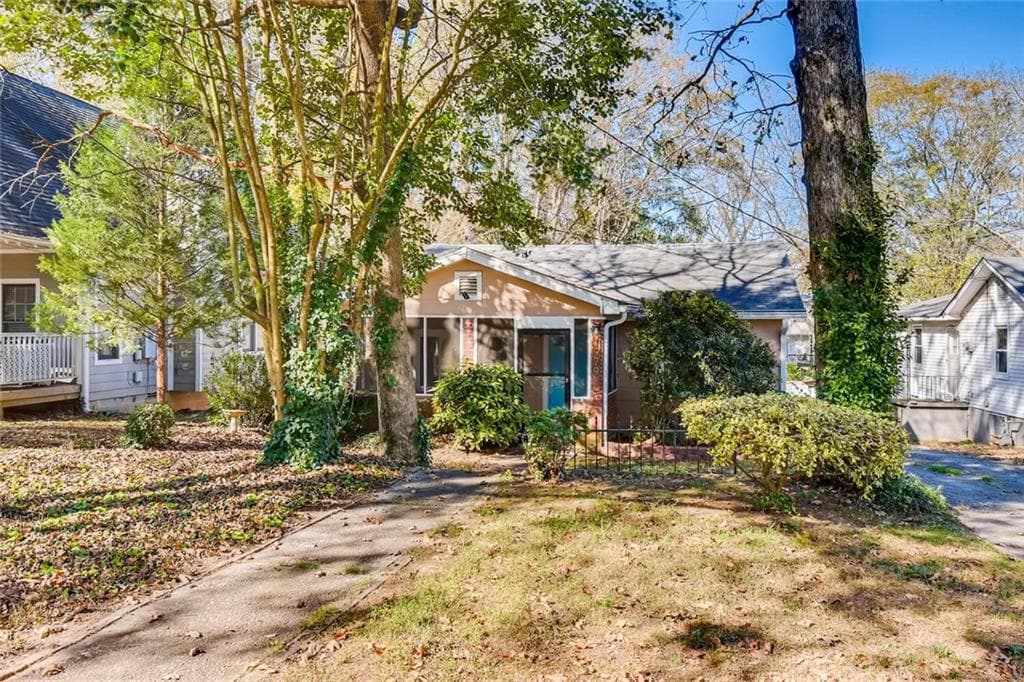 3 bedroom, 2 bathroom, 1,144 sq ft single family residence sold at 1979 Braeburn Circle, Atlanta, GA 30316
