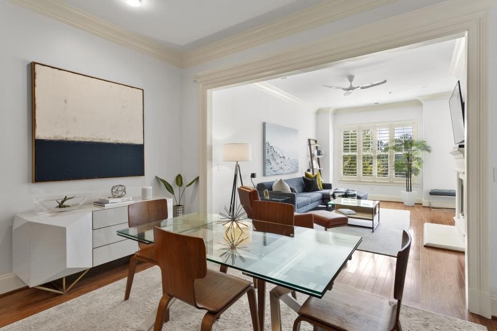 2 bedroom, 2 bathroom, 1,354 sq ft condominium sold at 3635 E Paces Ferry Circle 1205, Atlanta, GA 30326