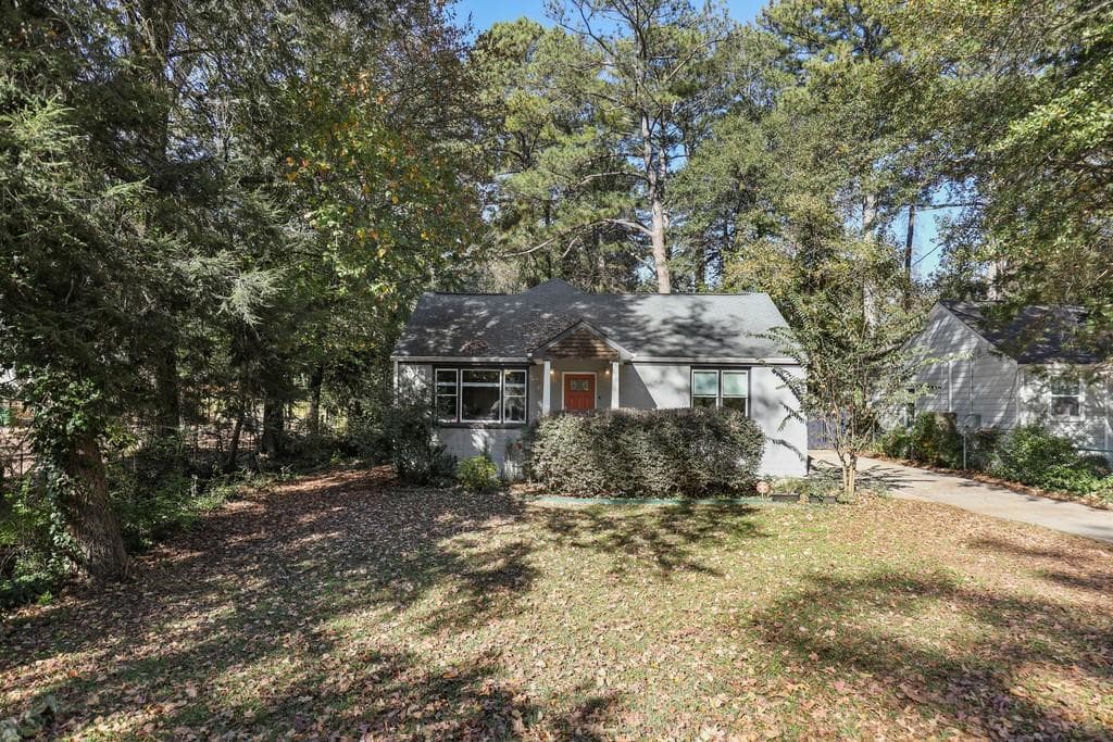 4 bedroom, 3 bathroom, 2,474 sq ft single family residence sold at 2880 Glenwood Avenue, Atlanta, GA 30317