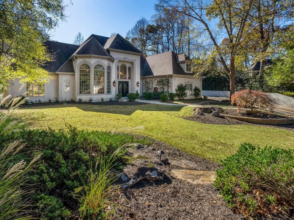 6 bedroom, 7 bathroom, 9,022 sq ft single family residence sold at 900 Marseilles Drive, Atlanta, GA 30327