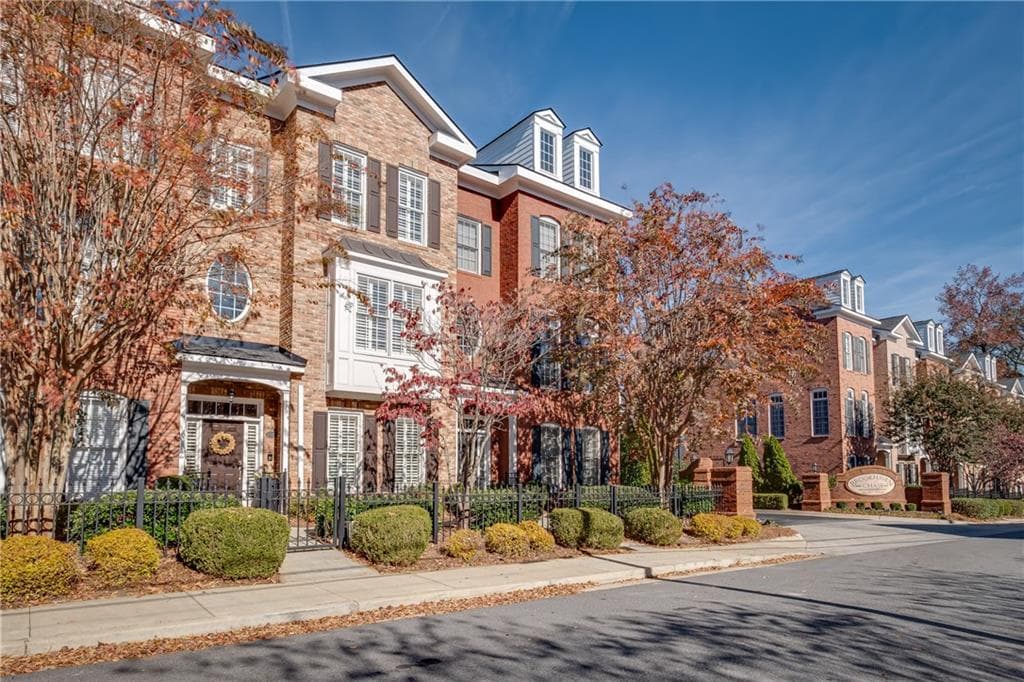 3 bedroom, 4 bathroom, 2,692 sq ft townhouse sold at 2572 Brookhaven Chase Lane, Brookhaven, GA 30319