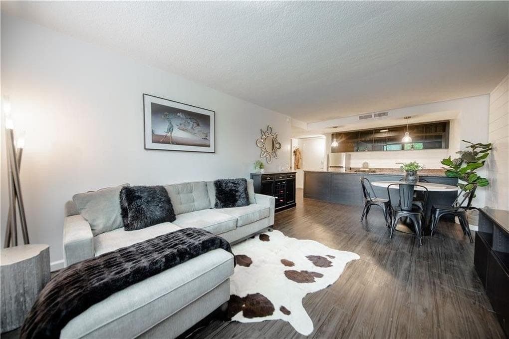 1 bedroom, 1 bathroom, 642 sq ft condominium sold at 2965 Pharr Court 502, Atlanta, GA 30305