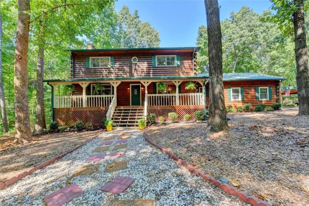 3 bedroom, 3 bathroom, 3,468 sq ft single family residence sold at 3735 Lenna Drive, Snellville, GA 30039