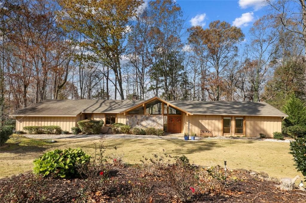3 bedroom, 3 bathroom, 2,386 sq ft single family residence sold at 1460 RIDGEFIELD Drive, Roswell, GA 30075