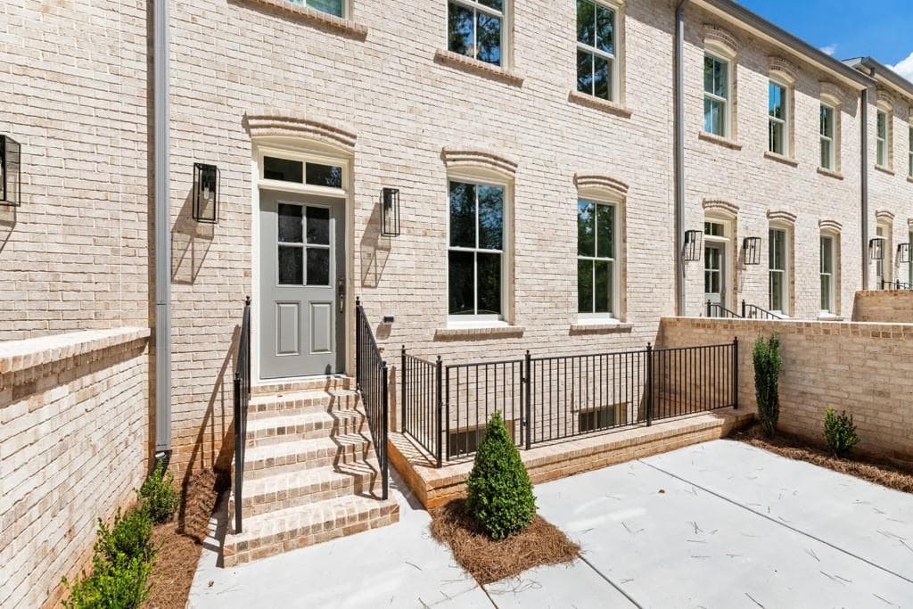 507 Woodhollow Drive 12, Roswell, GA 30075 — most recent listing photo