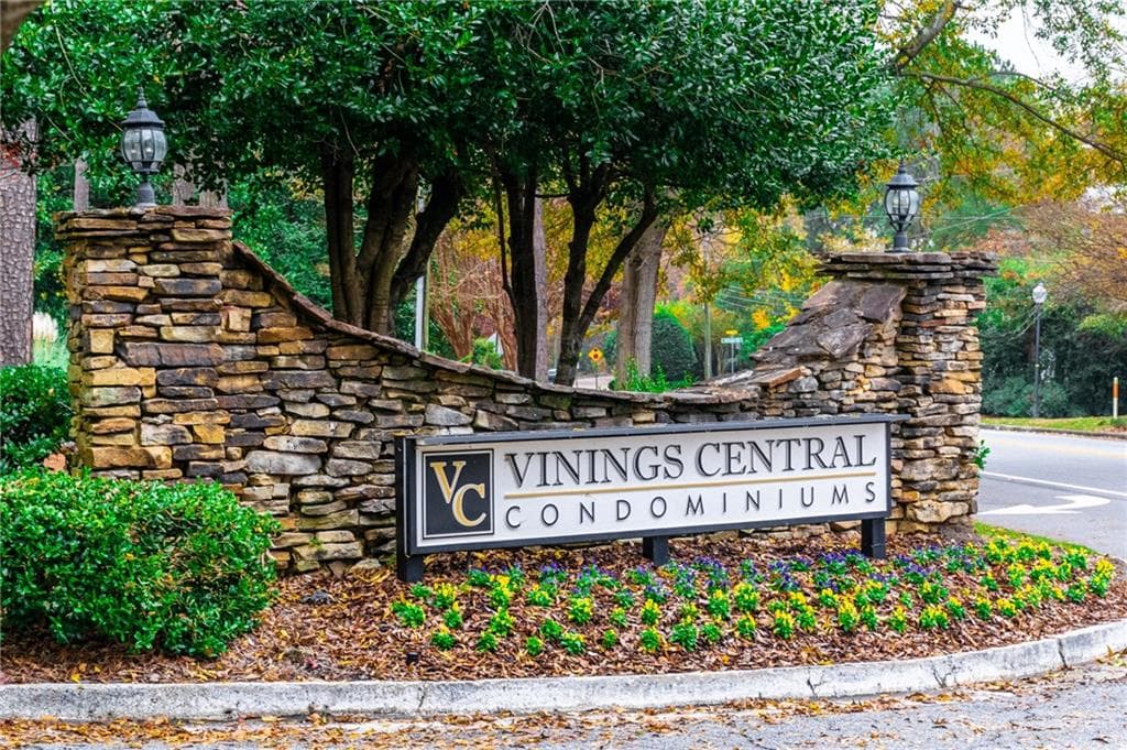 2 bedroom, 2 bathroom, 1,270 sq ft condominium sold at 4686 Vinings Central Run 107, Atlanta, GA 30339