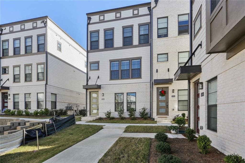 3 bedroom, 4 bathroom, 2,151 sq ft townhouse sold at 2032 Holtz Lane, Atlanta, GA 30318