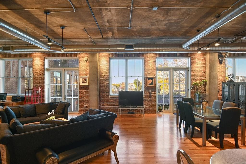 2 bedroom, 2 bathroom, 1,675 sq ft condominium sold at 3235 Roswell Road 601, Atlanta, GA 30305