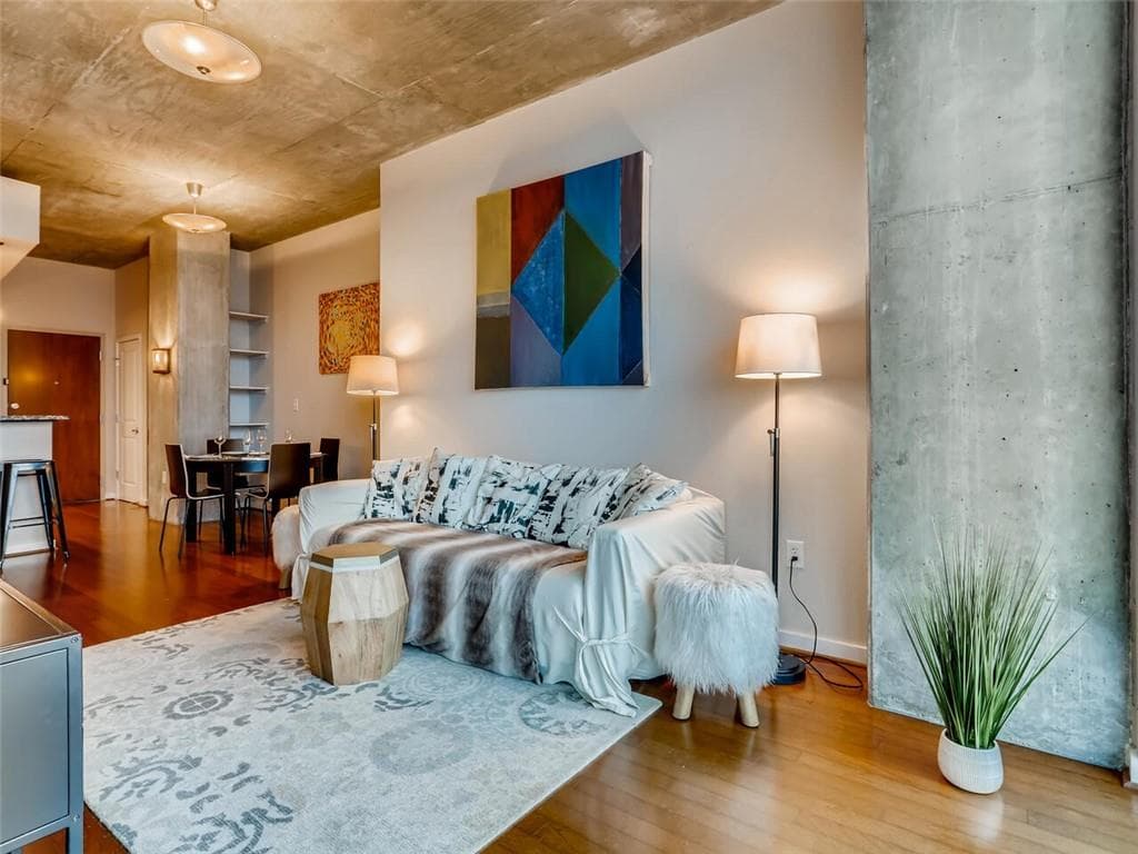 1 bedroom, 1 bathroom, 744 sq ft condominium sold at 860 Peachtree Street 2006, Atlanta, GA 30308