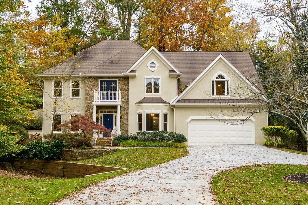 5 bedroom, 5 bathroom, 4,053 sq ft single family residence sold at 2840 Vinings Way, Atlanta, GA 30339