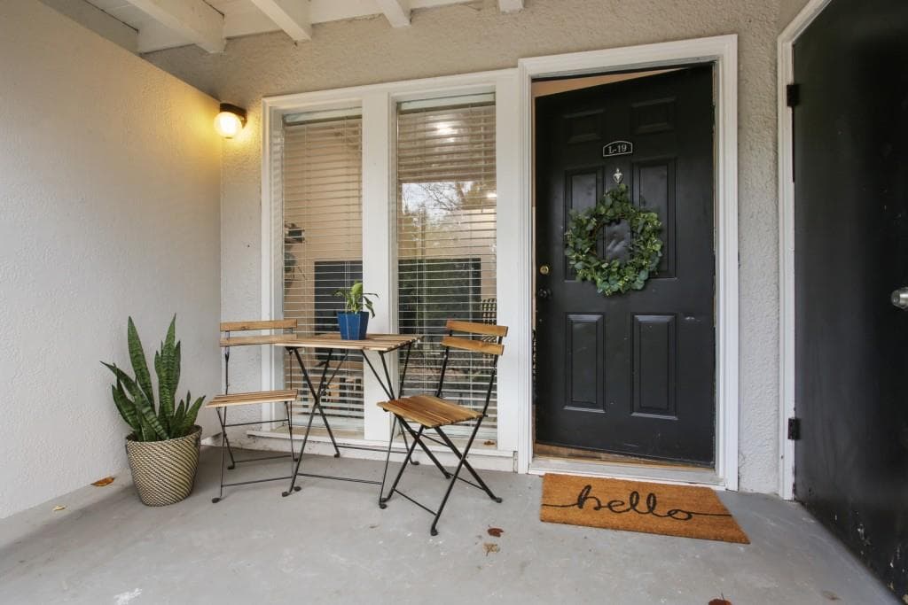 1 bedroom, 1 bathroom, 636 sq ft condominium sold at 1150 Collier Road L19, Atlanta, GA 30318