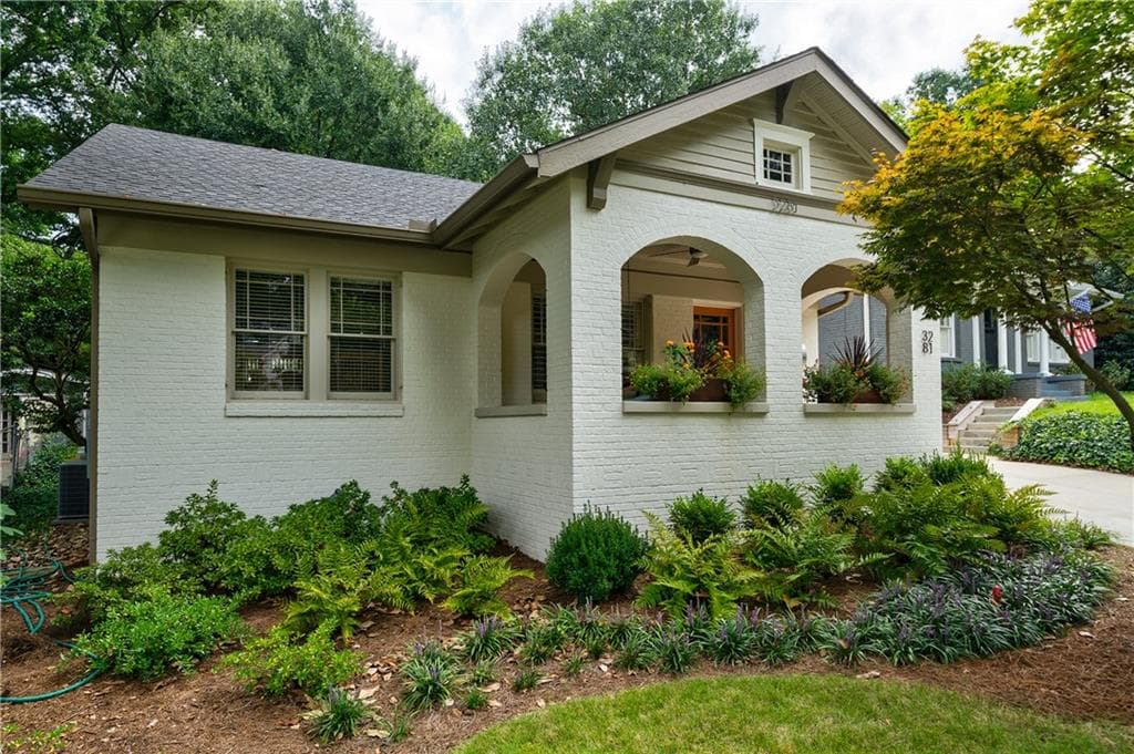 2 bedroom, 2 bathroom single family residence sold at 3281 W Shadowlawn Avenue, Atlanta, GA 30305