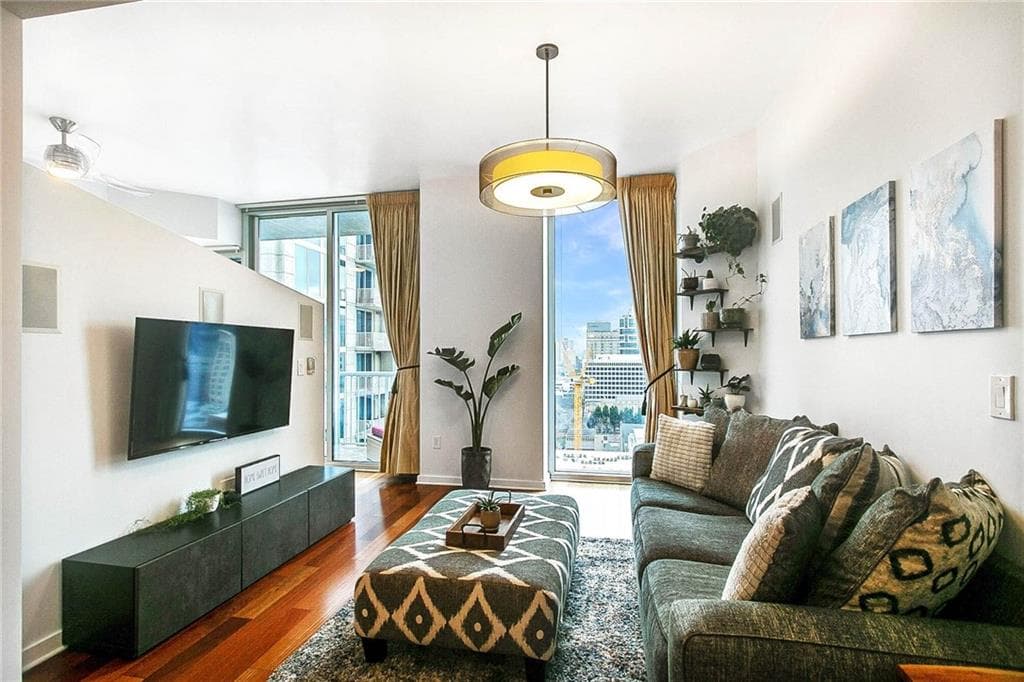 2 bedroom, 1 bathroom, 838 sq ft condominium sold at 855 Peachtree Street 1611, Atlanta, GA 30308