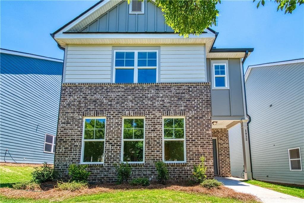 1306 Sweet Briar Circle, East Point, GA 30344 — most recent listing photo