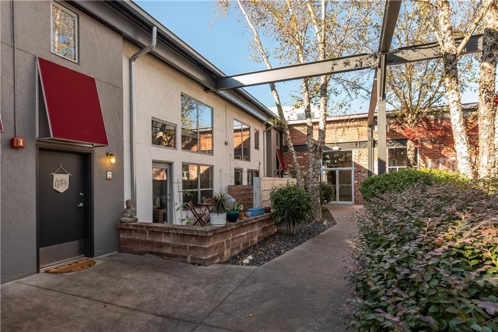 2 bedroom, 2 bathroom, 1,354 sq ft condominium sold at 195 Arizona Avenue 102, Atlanta, GA 30307