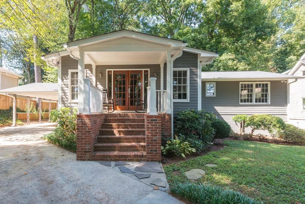 3 bedroom, 3 bathroom, 2,736 sq ft single family residence sold at 2220 Northside Drive, Atlanta, GA 30305