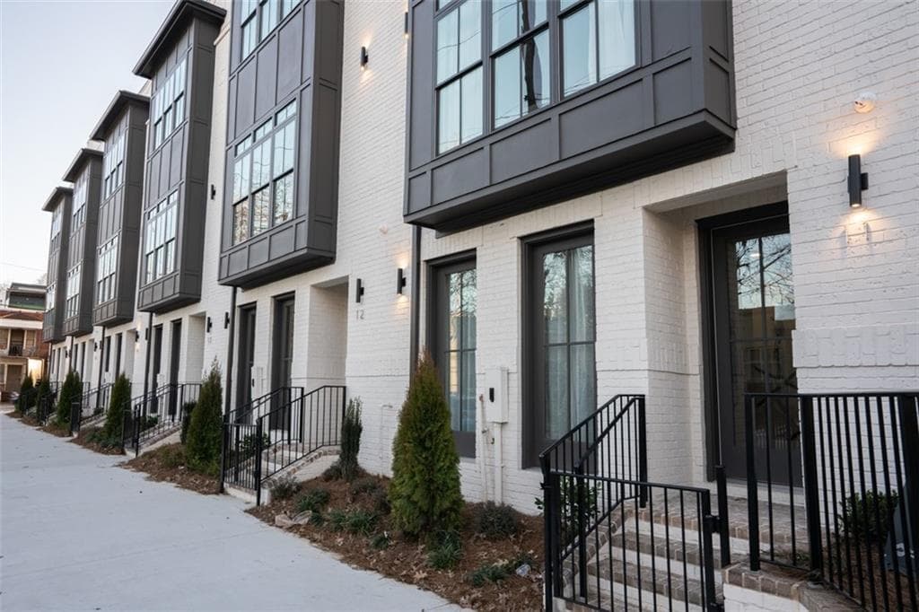 3 bedroom, 4 bathroom, 2,557 sq ft townhouse sold at 574 Boulevard Place 7, Atlanta, GA 30308