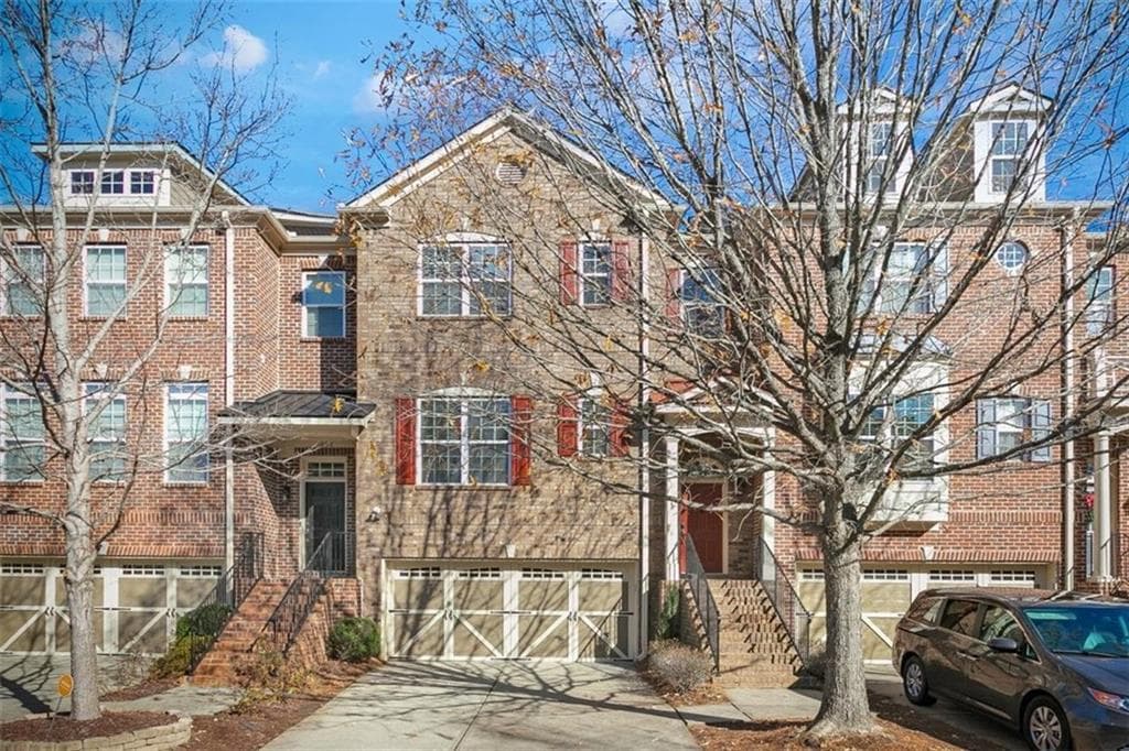 3 bedroom, 3 bathroom, 2,750 sq ft townhouse sold at 3896 Fairhill Point, Alpharetta, GA 30004