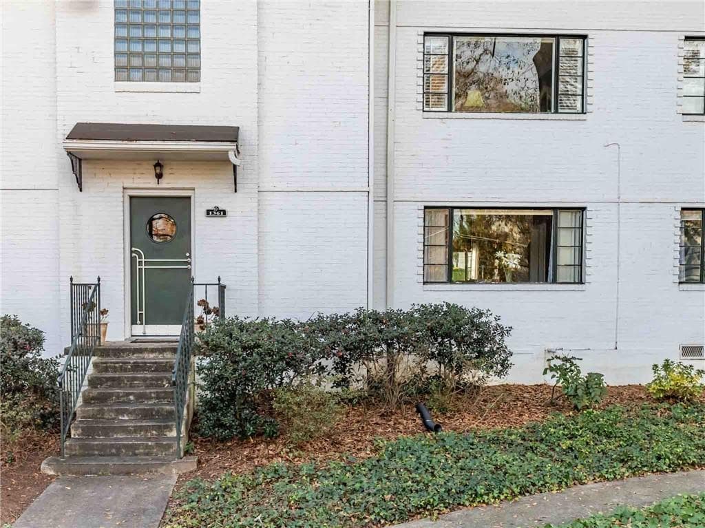 2 bedroom, 2 bathroom, 1,340 sq ft condominium sold at 1361 Chalmette Drive 2, Atlanta, GA 30306 — photo 1 of 1