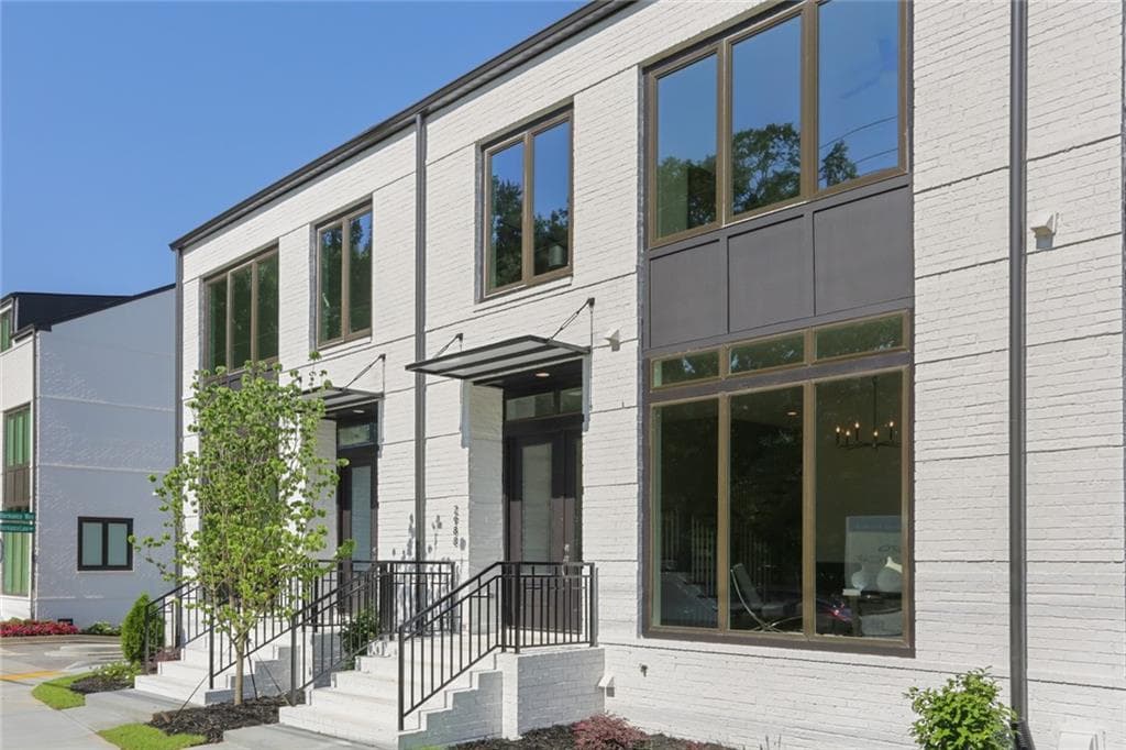 3 bedroom, 4 bathroom, 2,800 sq ft townhouse sold at 2986 Hermance Drive 8, Brookhaven, GA 30319