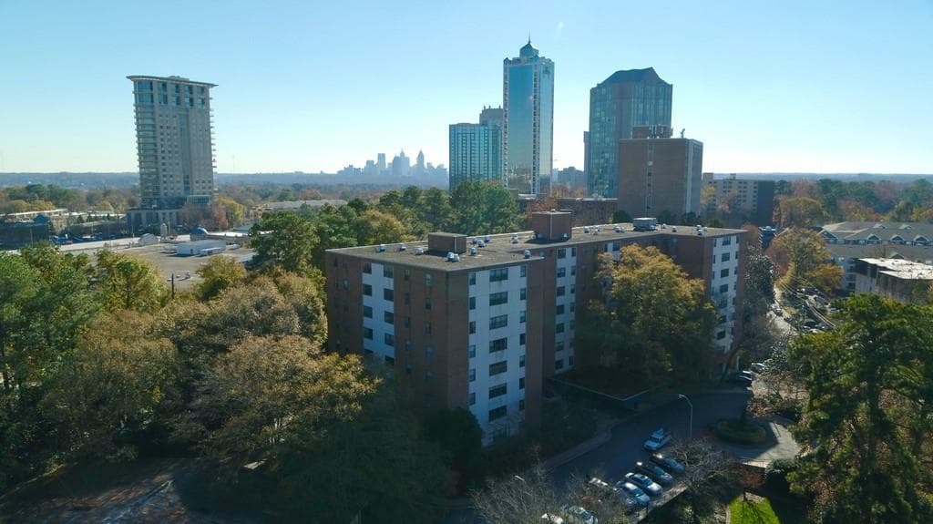 2 bedroom, 2 bathroom, 1,064 sq ft condominium sold at 2965 Pharr Court South 710, Atlanta, GA 30305
