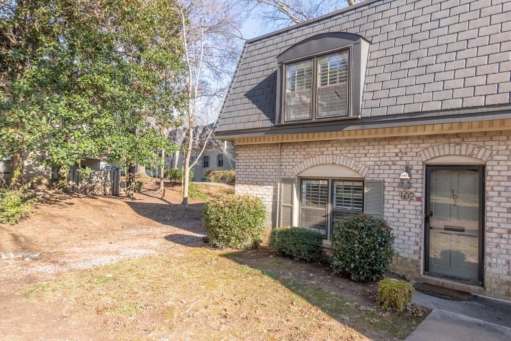 2 bedroom, 3 bathroom, 1,288 sq ft townhouse sold at 102 Verlaine Place, Atlanta, GA 30327