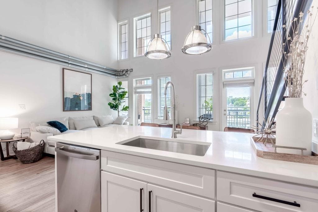 2 bedroom, 2 bathroom, 1,271 sq ft townhouse sold at 260 18th Street 10305, Atlanta, GA 30363