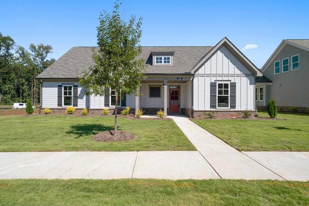 3 bedroom, 3 bathroom single family residence sold at 205 Saratoga Drive, Woodstock, GA 30102