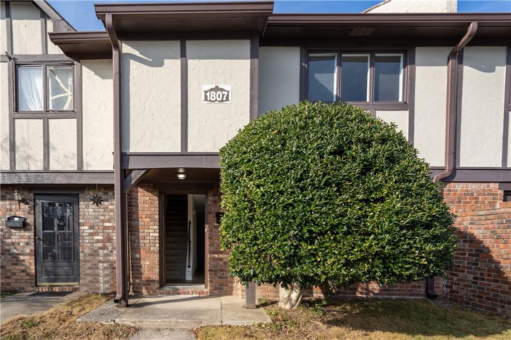 3 bedroom, 2 bathroom, 1,290 sq ft townhouse sold at 1807 Ashborough Circle E, Marietta, GA 30067