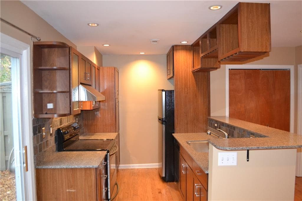 2 bedroom, 3 bathroom, 1,252 sq ft condominium sold at 3 Arpege Way, Atlanta, GA 30327