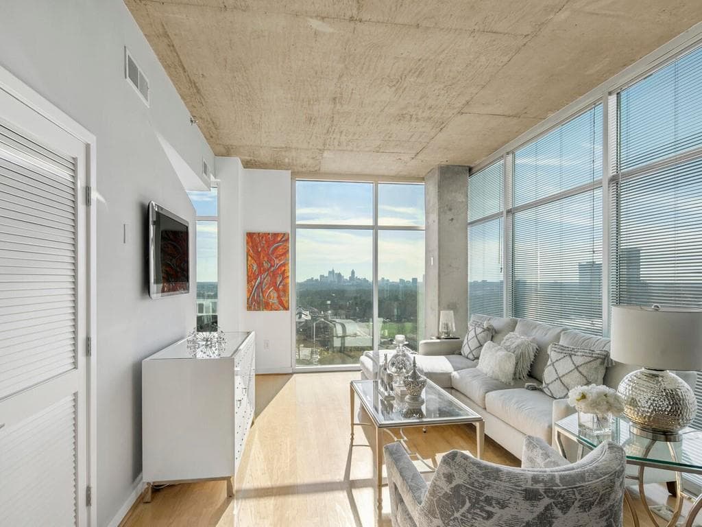 1 bedroom, 1 bathroom, 785 sq ft condominium sold at 250 Pharr Road 1117, Atlanta, GA 30305