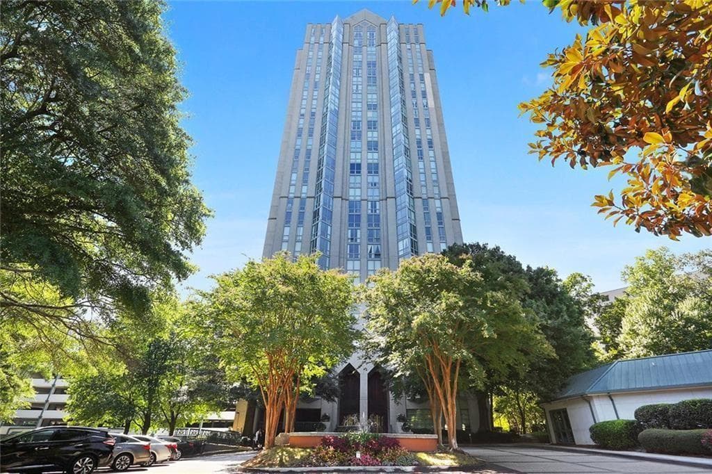 2 bedroom, 2 bathroom, 1,260 sq ft condominium sold at 2870 Pharr Court South 2210, Atlanta, GA 30305