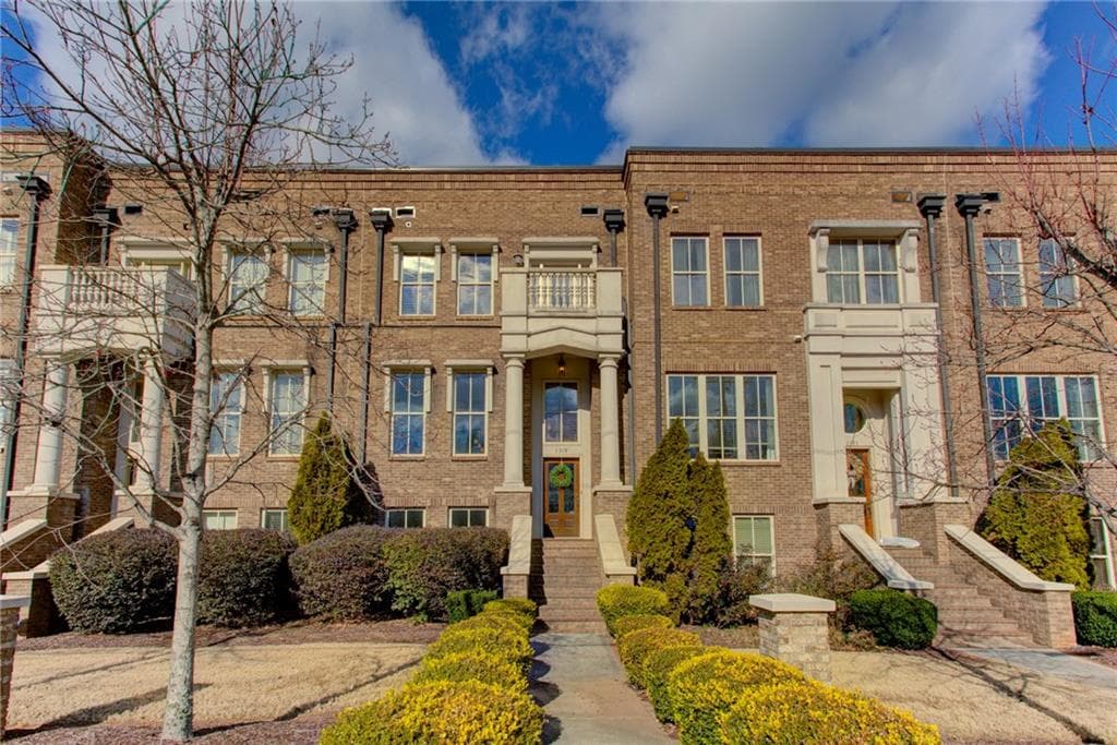3 bedroom, 4 bathroom, 2,890 sq ft townhouse sold at 1319 Hawthorne Avenue, Smyrna, GA 30080