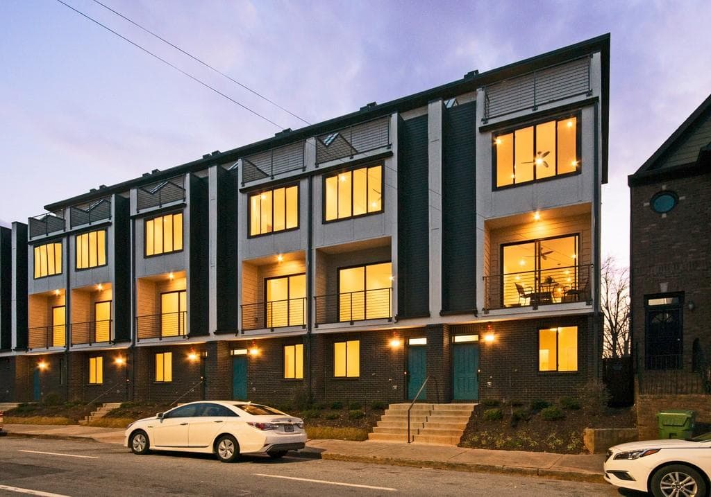 3 bedroom, 5 bathroom, 2,300 sq ft townhouse sold at 693 Pryor Street 1, Atlanta, GA 30315