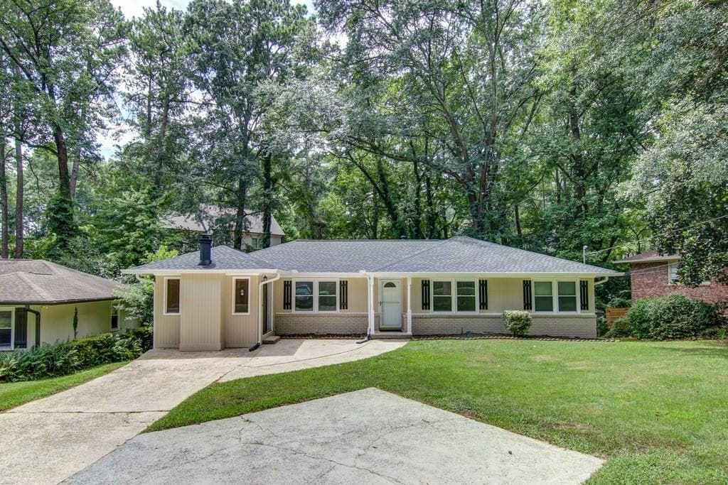 3 bedroom, 2 bathroom, 1,574 sq ft single family residence sold at 1995 Fairway Circle Apt# 0, Brookhaven, GA 30319