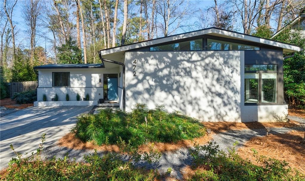 3 bedroom, 3 bathroom, 1,850 sq ft single family residence sold at 472 Carolwood Lane, Atlanta, GA 30342