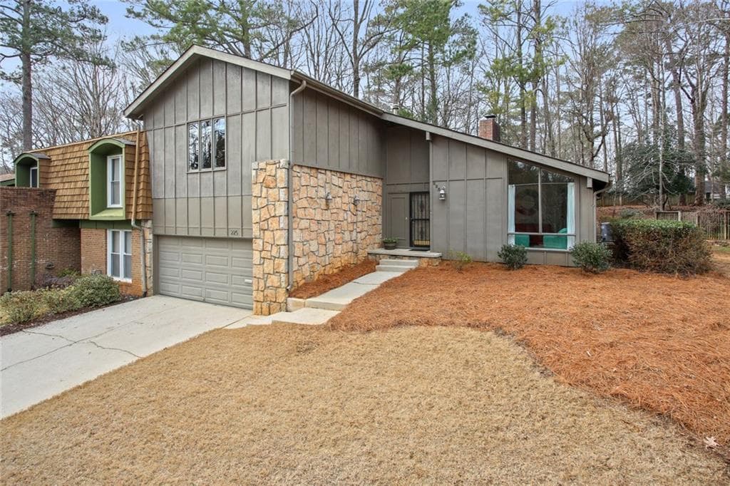 4 bedroom, 3 bathroom, 2,457 sq ft townhouse sold at 225 Lakeview Ridge, Roswell, GA 30076